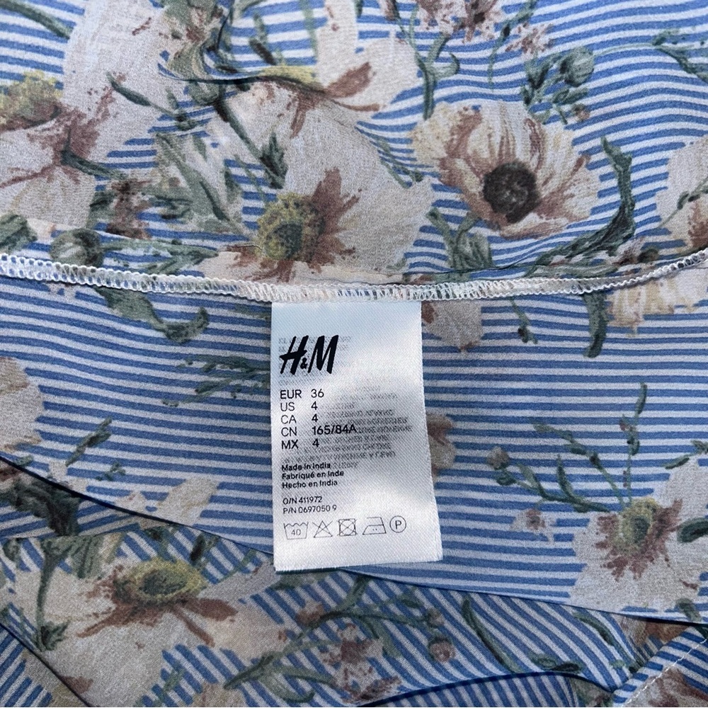 H&M Blouse Women's Sz 4 Blue/White Stripe Floral Hi Low Hem - Picture 6 of 9